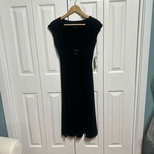 Jones New York Women's Black Midi Dress Standard Size 4 V-Neck Cap Sleeve